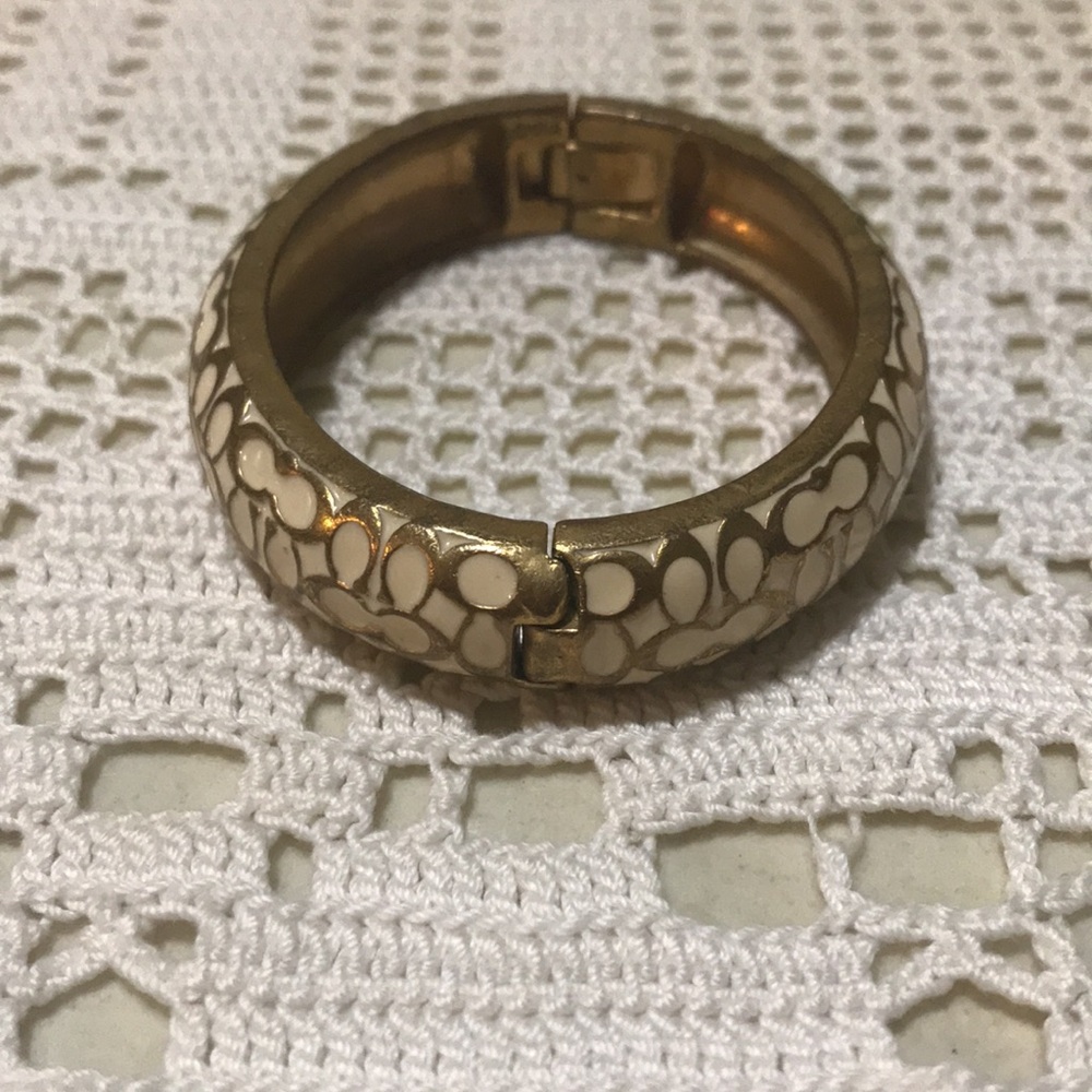🐞Vintage Coach Brass & White Enamel Wide Latch Bangle Bracelet - Picture 5 of 8